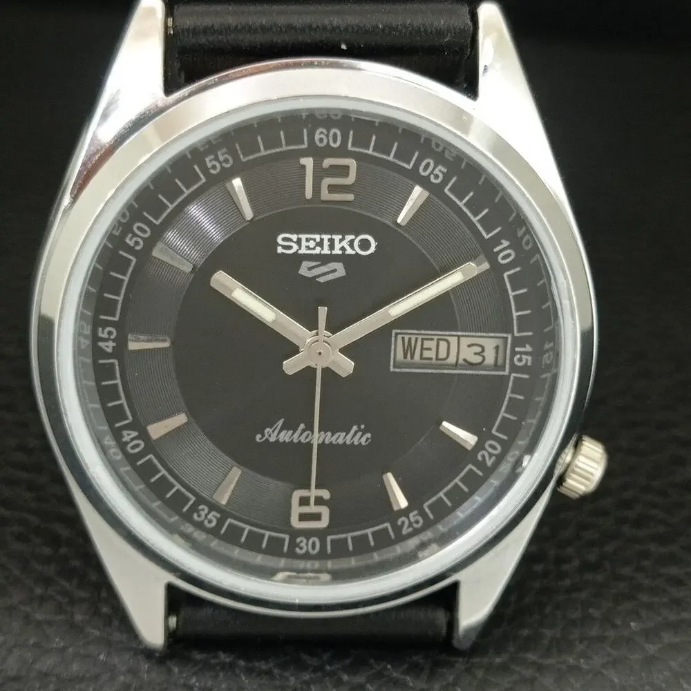 Vintage 1970 Seiko Automatic Mens Silver Watch W/daydate & Silver accents